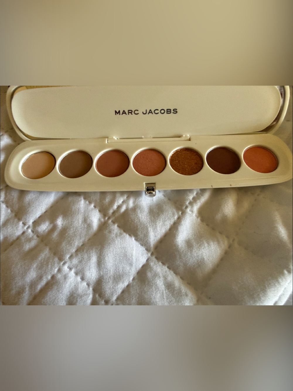 Marc Jacobs Neutral Eyeshadow Duo — neutral color Browns & Bronze Shades - Picture 2 of 5